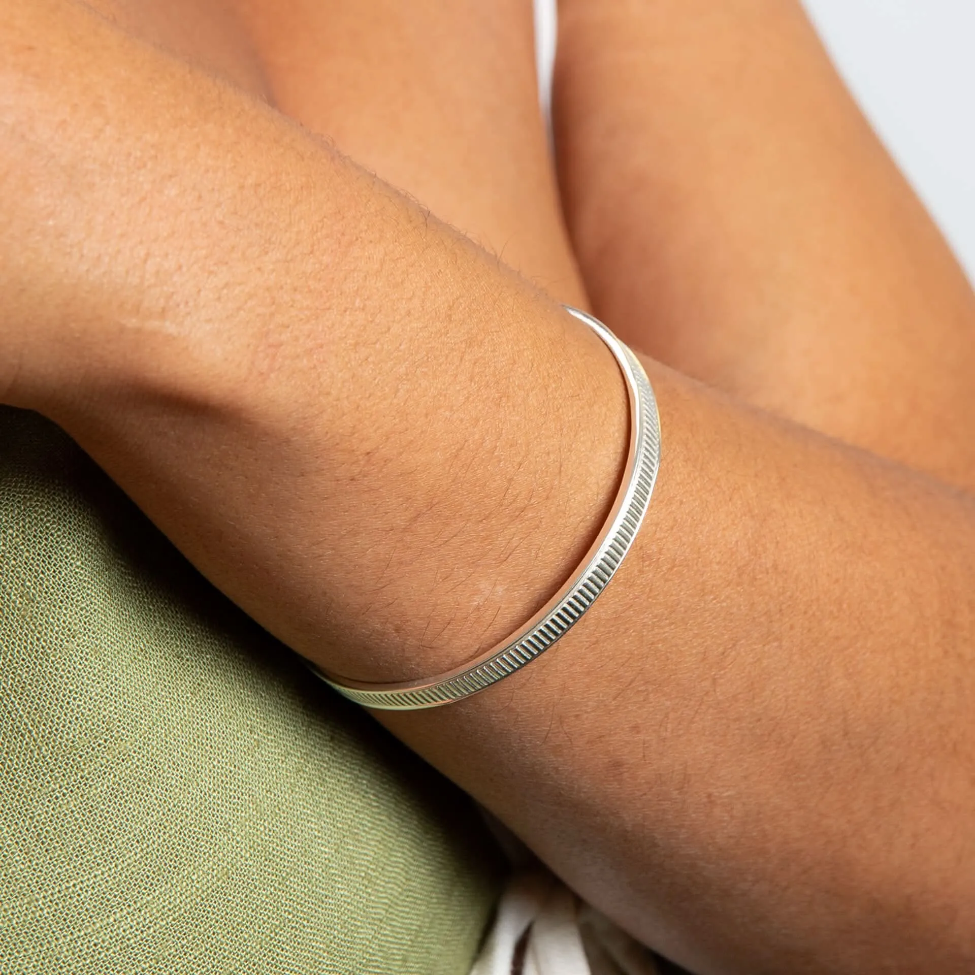 Beginnings Sterling Silver Ridged Spinner Bangle 5526