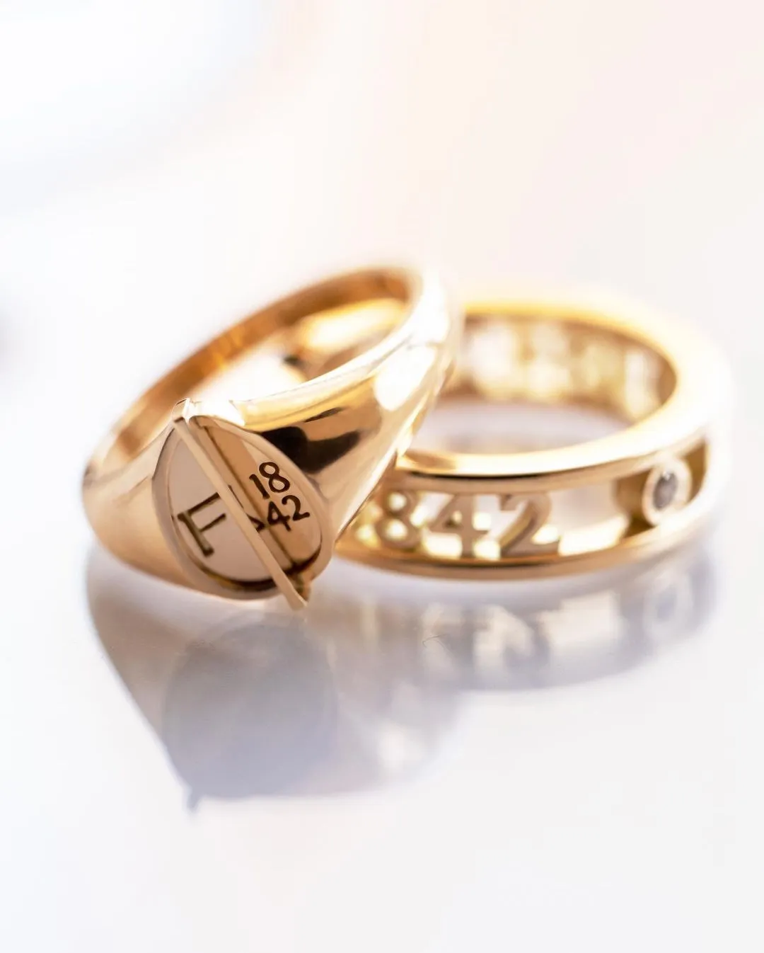 Faberge 1842 18ct Yellow Gold Egg Signet Ring