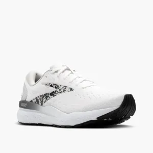 Women's Ghost 16 Shoes In White/oyster/lava